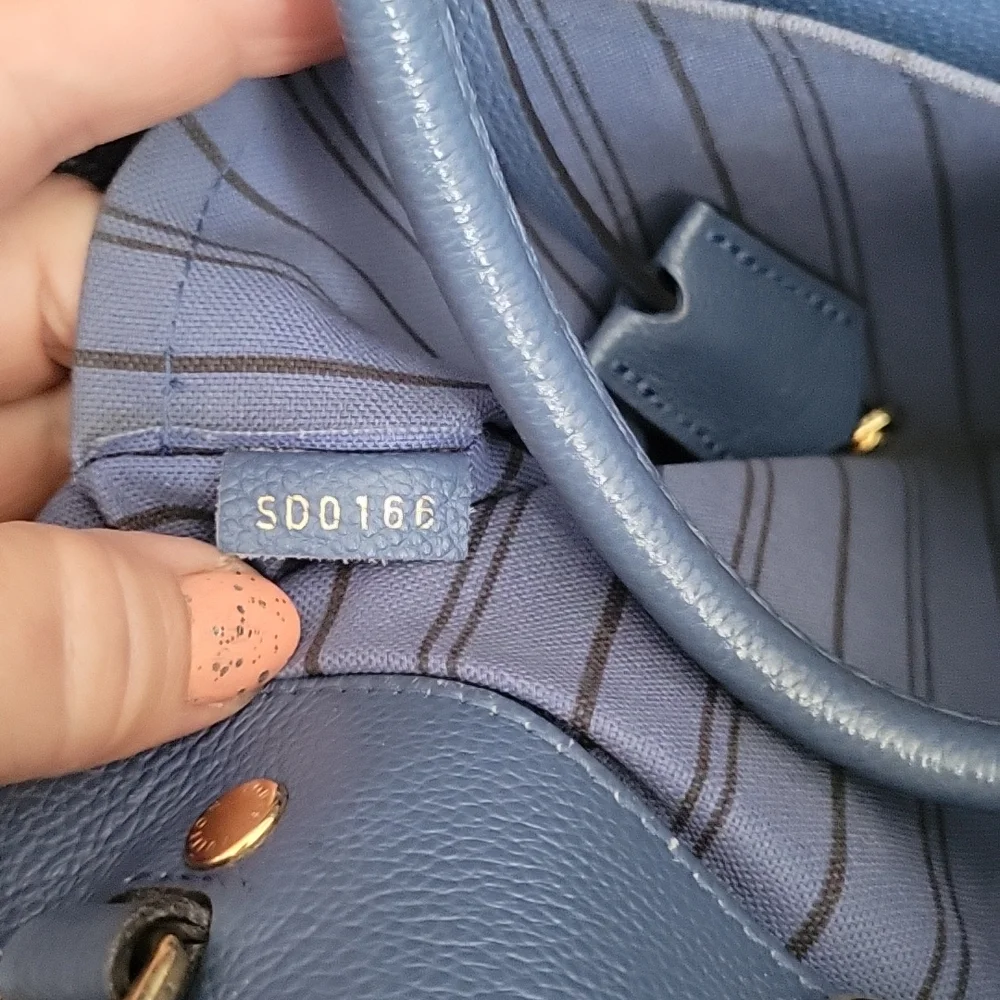 Authentic LOUIS VUITTON Limited Addition Bag.comes W Dust Bag